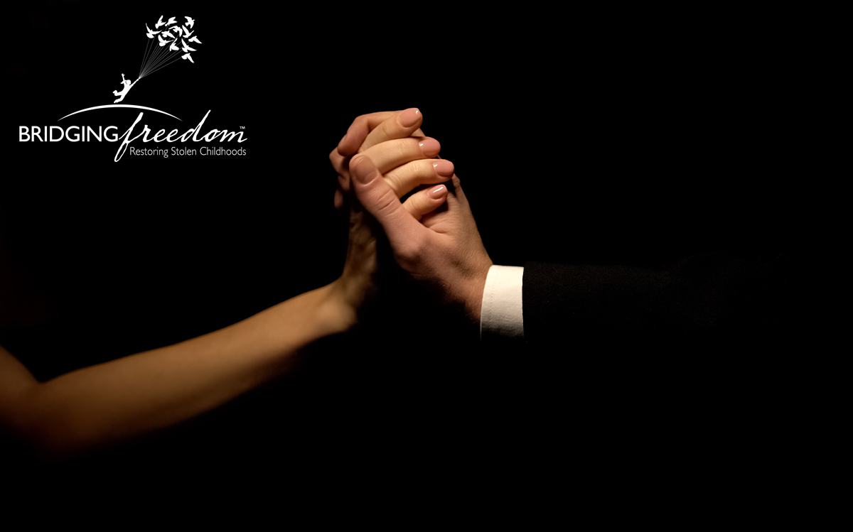 two-people in-love-holding-hands